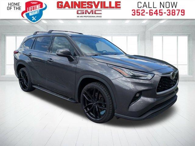 used 2022 Toyota Highlander car, priced at $33,391