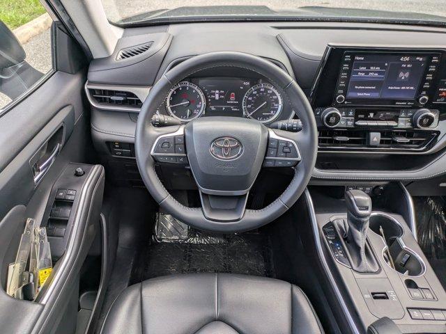 used 2022 Toyota Highlander car, priced at $33,391