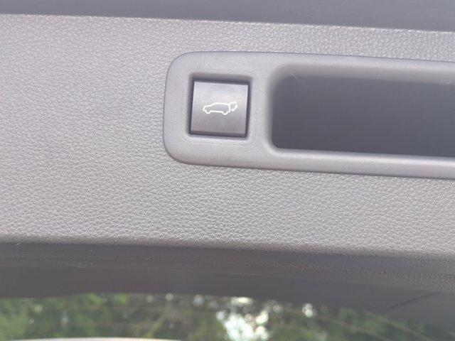 used 2022 Toyota Highlander car, priced at $33,391