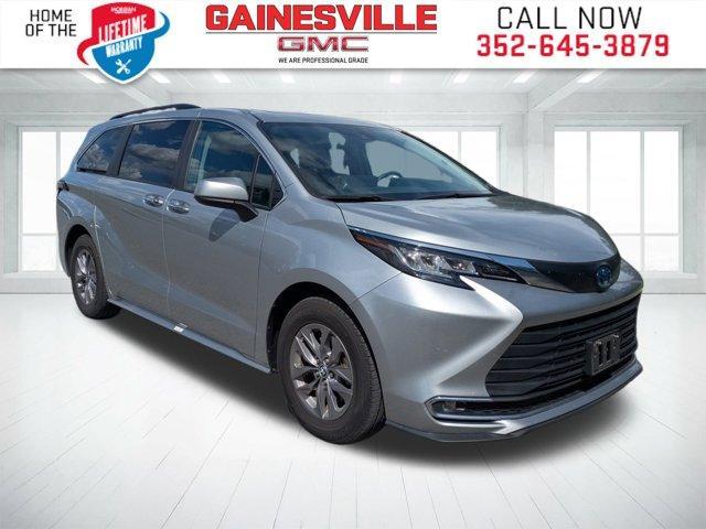 used 2023 Toyota Sienna car, priced at $38,917
