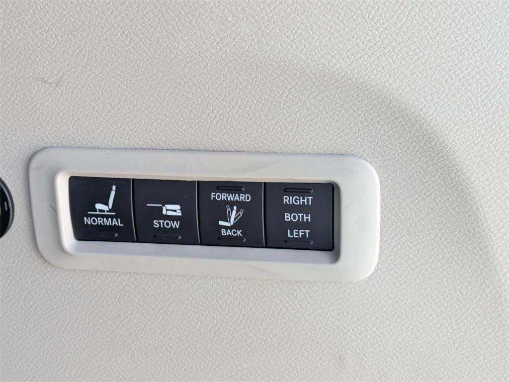 used 2022 Chrysler Pacifica car, priced at $25,627