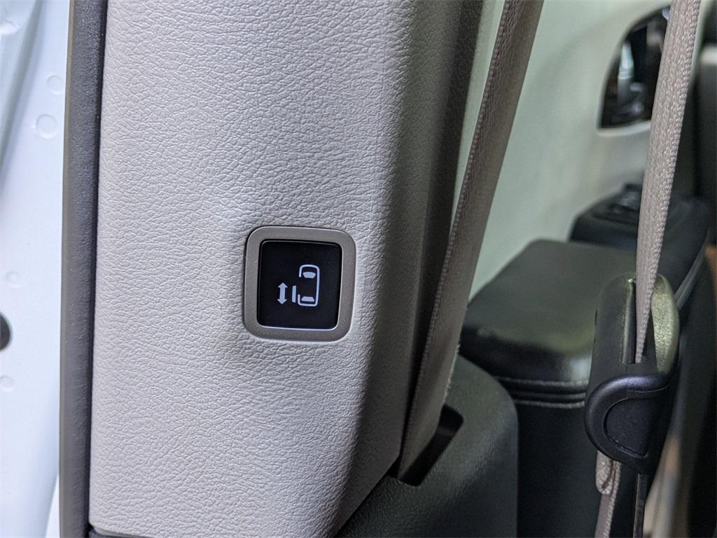 used 2022 Chrysler Pacifica car, priced at $25,627
