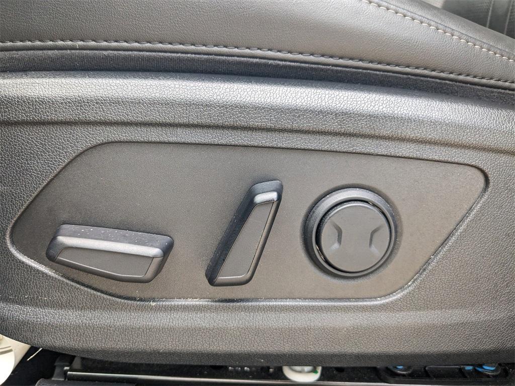 used 2024 Kia Sorento car, priced at $28,991