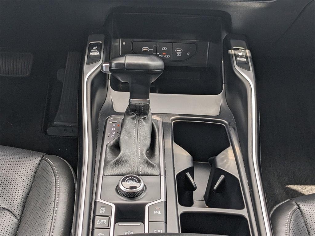 used 2024 Kia Sorento car, priced at $28,991