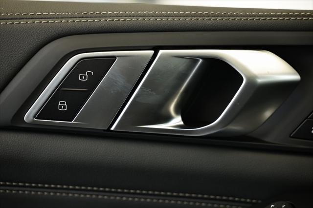 new 2026 BMW X7 car, priced at $94,080