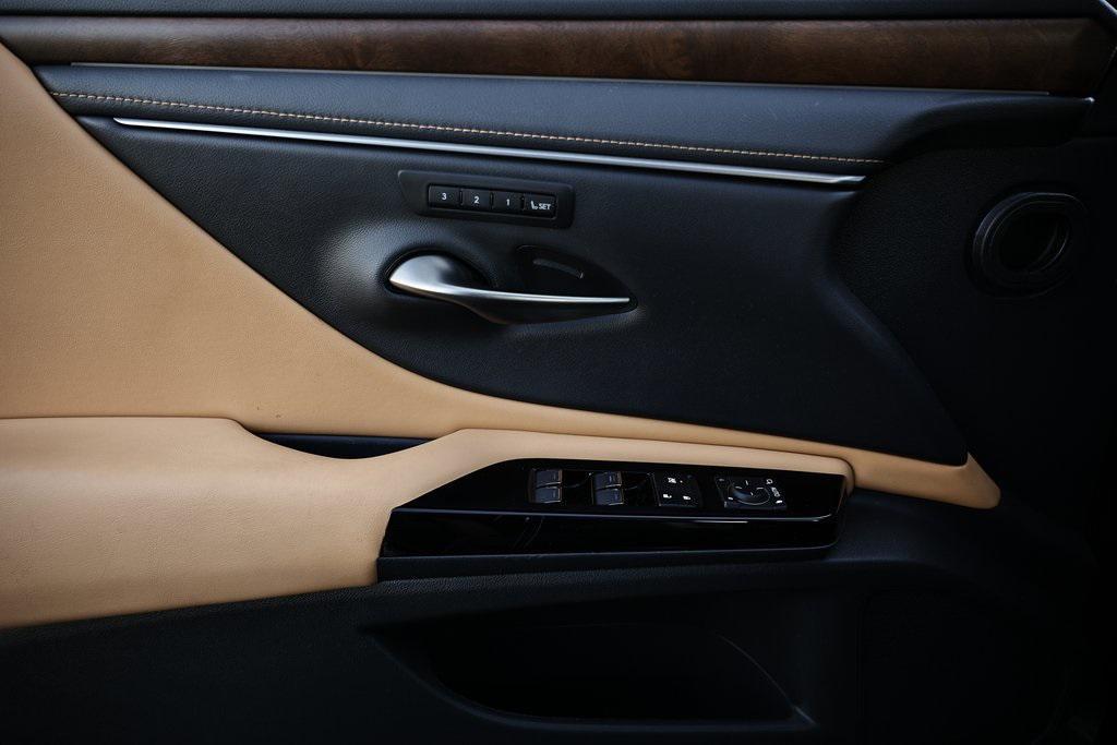 used 2023 Lexus ES 300h car, priced at $46,490