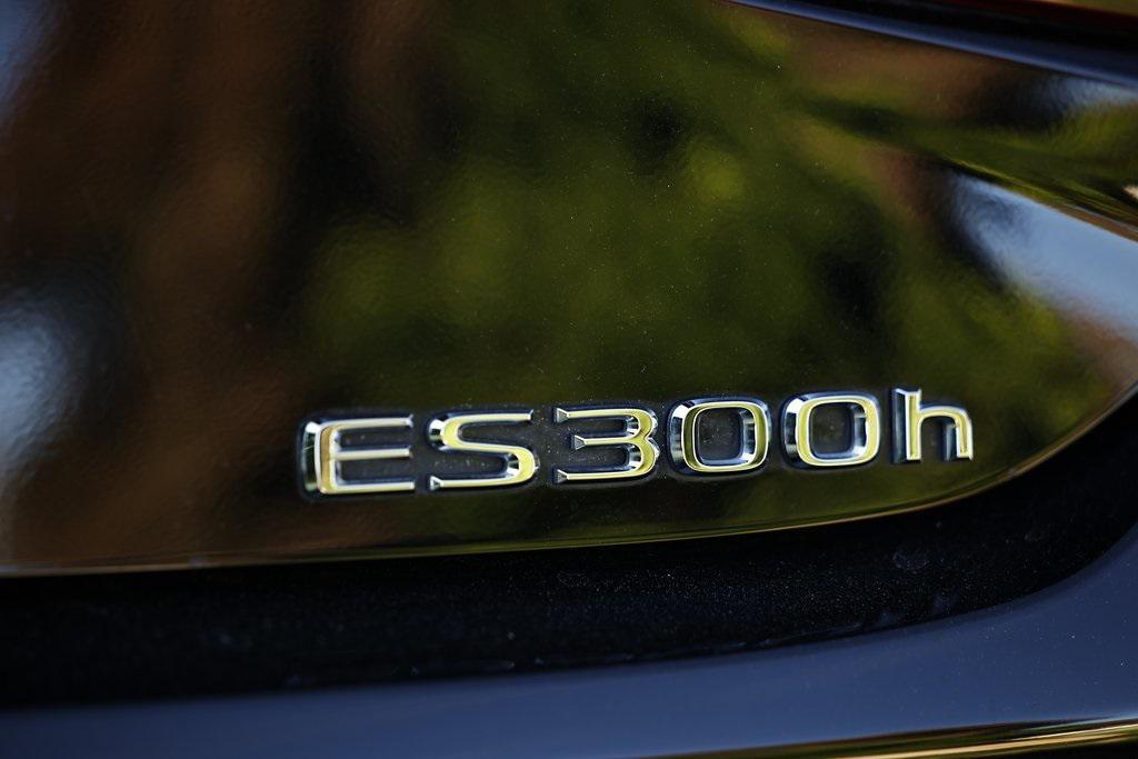 used 2023 Lexus ES 300h car, priced at $46,490