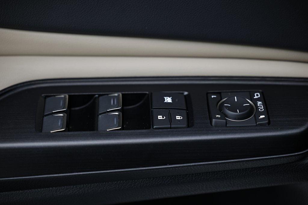 used 2021 Lexus ES 300h car, priced at $30,290