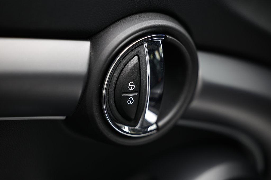 used 2024 MINI Hardtop car, priced at $29,190