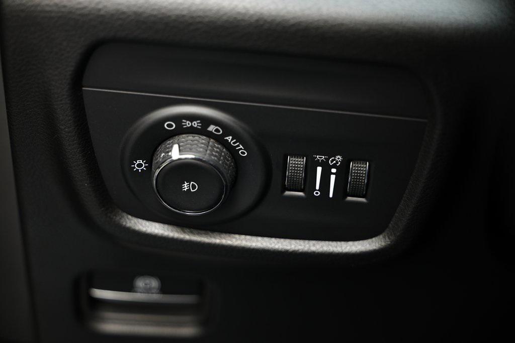 used 2025 Jeep Grand Cherokee car, priced at $38,990