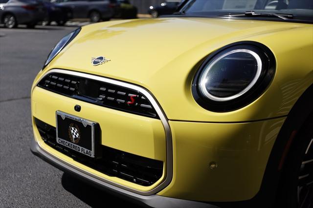 new 2025 MINI Hardtop car, priced at $39,935