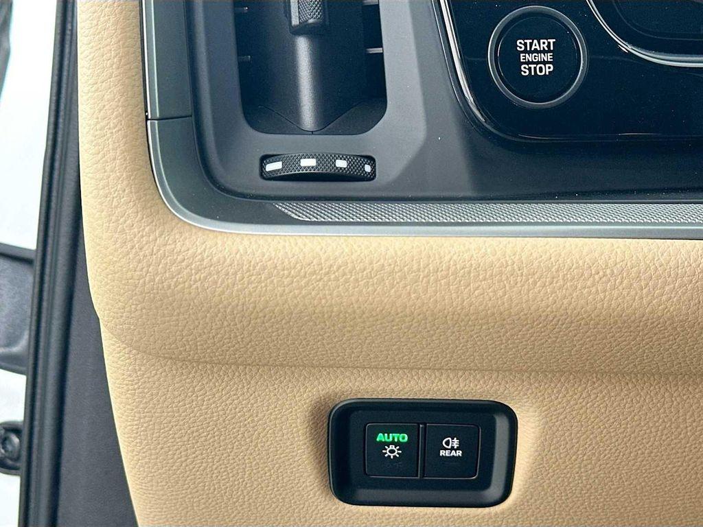 new 2025 Porsche Cayenne car, priced at $105,485