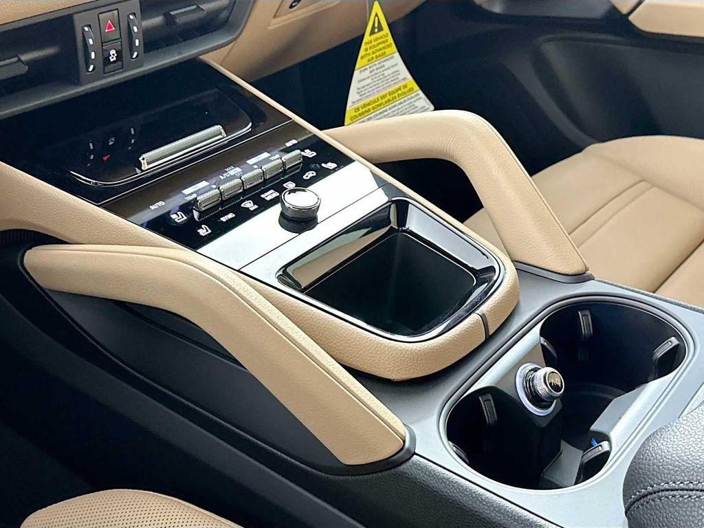 new 2025 Porsche Cayenne car, priced at $105,485