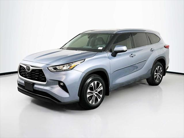 used 2020 Toyota Highlander car, priced at $31,900