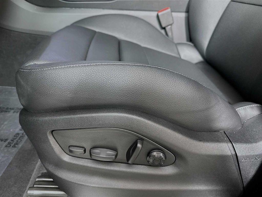 used 2025 Porsche Cayenne car, priced at $89,900