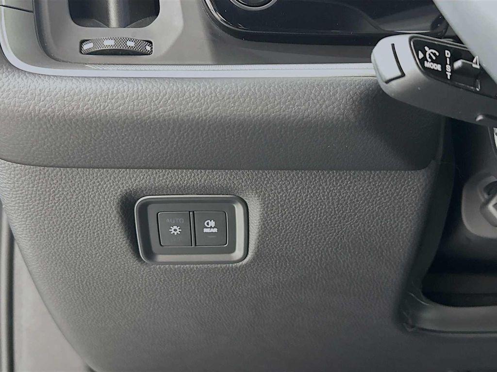 used 2025 Porsche Cayenne car, priced at $89,900