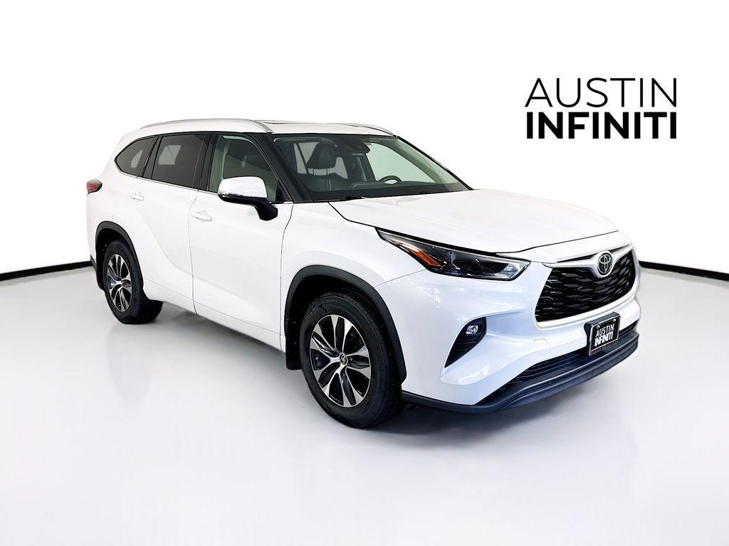 used 2022 Toyota Highlander car, priced at $29,781