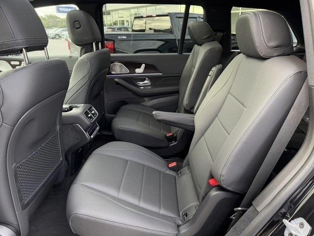 new 2025 Mercedes-Benz GLS 450 car
