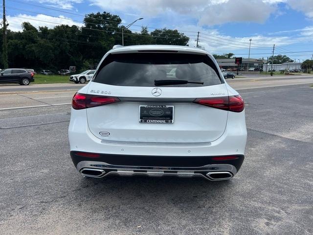 new 2024 Mercedes-Benz GLC 300 car