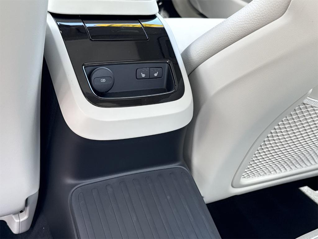 used 2024 Volvo S60 Recharge Plug-In Hybrid car, priced at $48,900