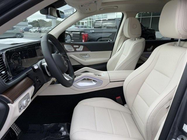 new 2025 Mercedes-Benz GLS 450 car