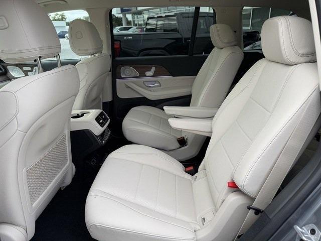 new 2025 Mercedes-Benz GLS 450 car