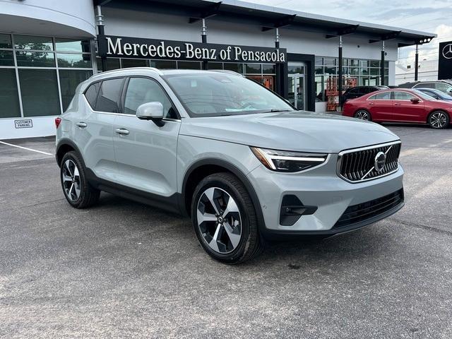 new 2025 Volvo XC40 car