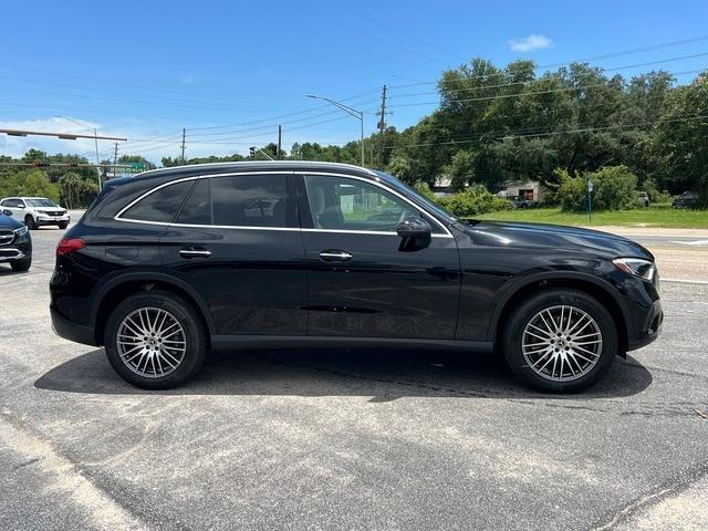 new 2024 Mercedes-Benz GLC 300 car