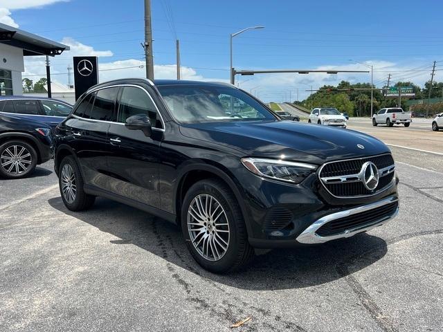 new 2024 Mercedes-Benz GLC 300 car