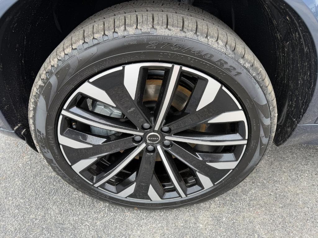 new 2025 Volvo XC90 Plug-In Hybrid car