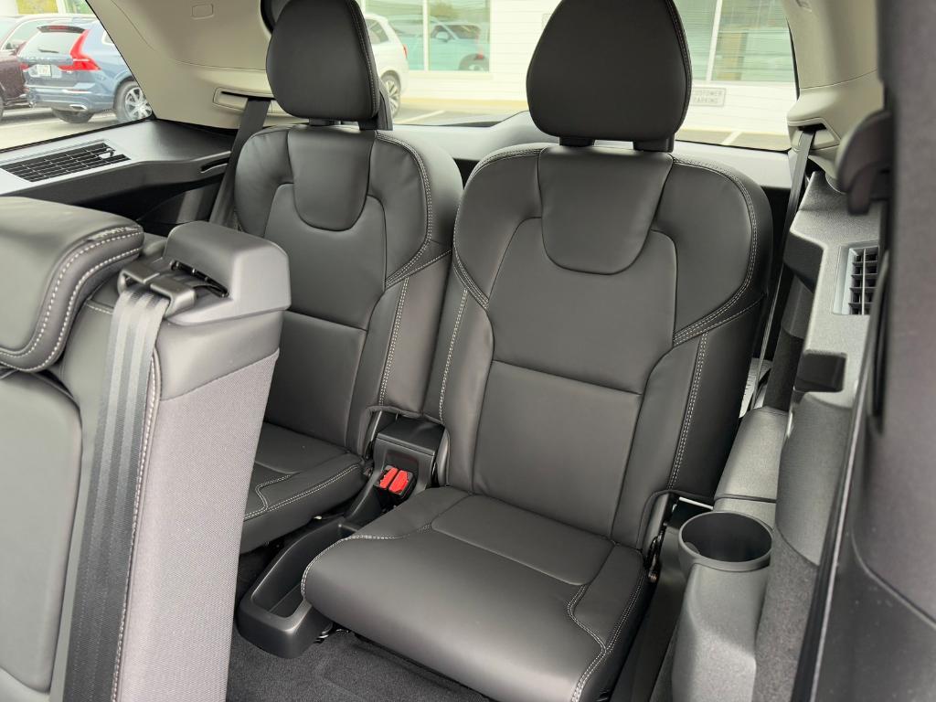 new 2025 Volvo XC90 Plug-In Hybrid car