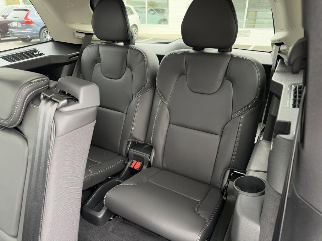 new 2025 Volvo XC90 Plug-In Hybrid car