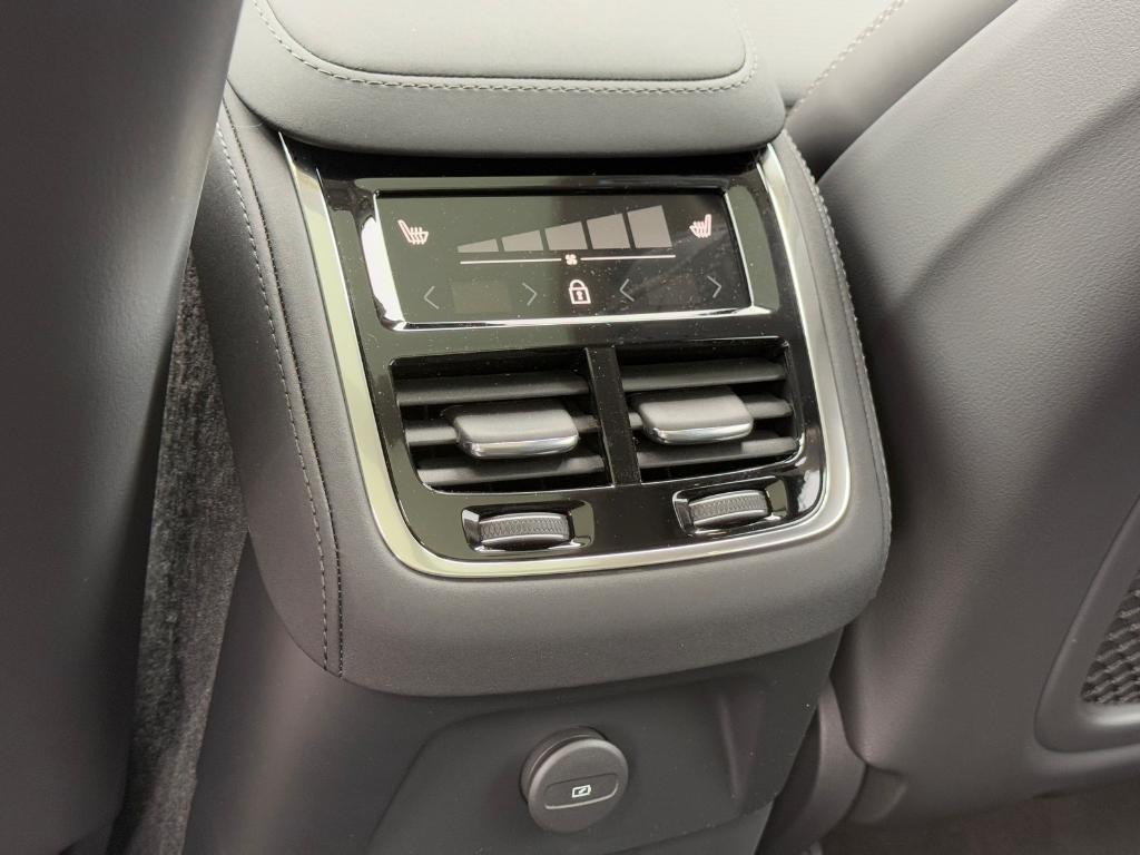 new 2025 Volvo XC90 Plug-In Hybrid car