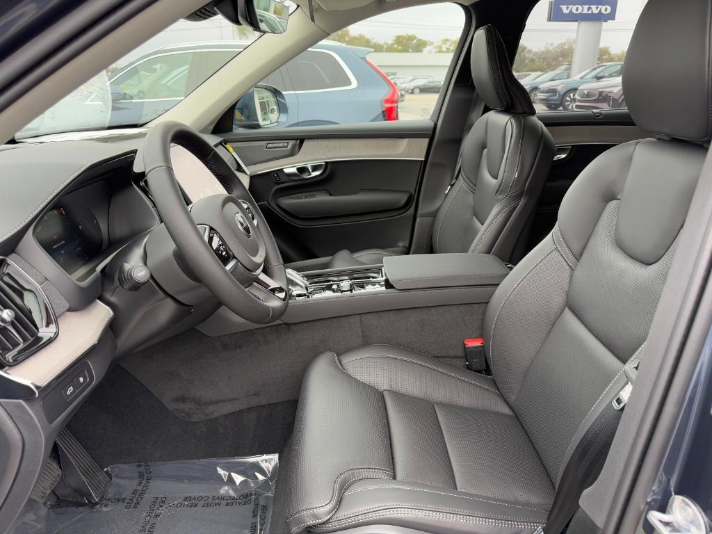 new 2025 Volvo XC90 Plug-In Hybrid car