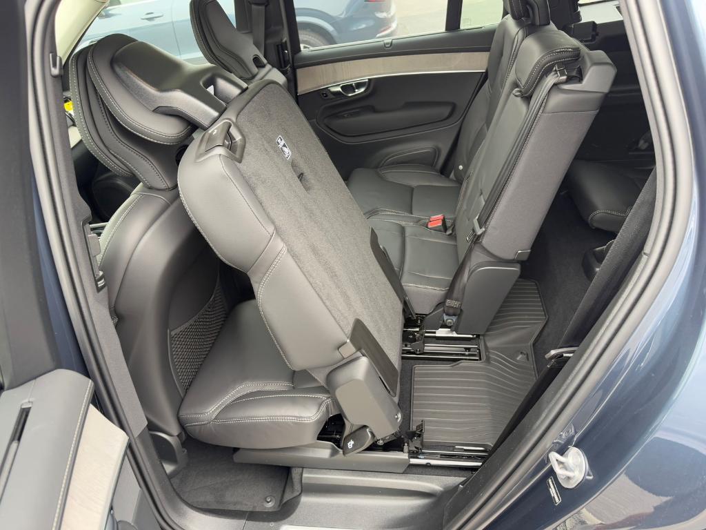 new 2025 Volvo XC90 Plug-In Hybrid car