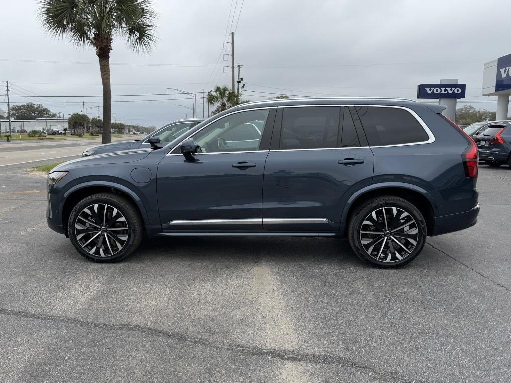 new 2025 Volvo XC90 Plug-In Hybrid car