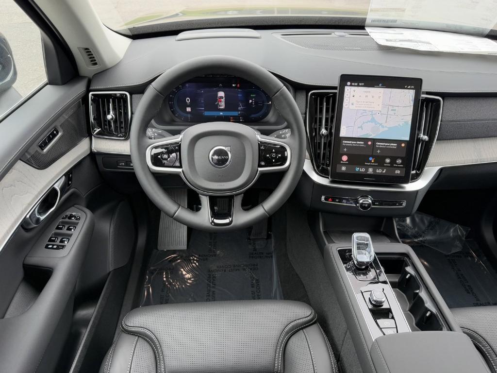 new 2025 Volvo XC90 Plug-In Hybrid car