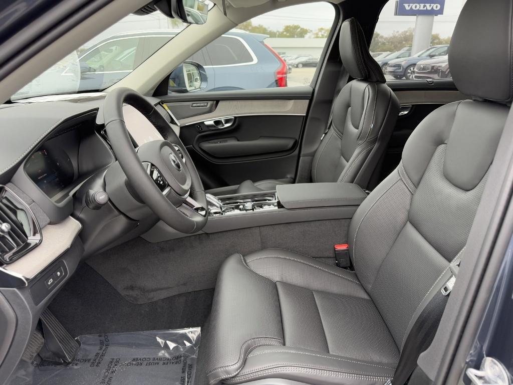 new 2025 Volvo XC90 Plug-In Hybrid car