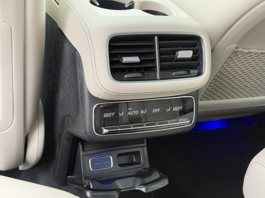new 2025 Mercedes-Benz GLS 450 car