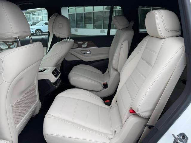 new 2025 Mercedes-Benz GLS 450 car