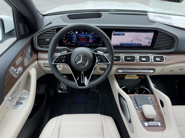 new 2025 Mercedes-Benz GLS 450 car