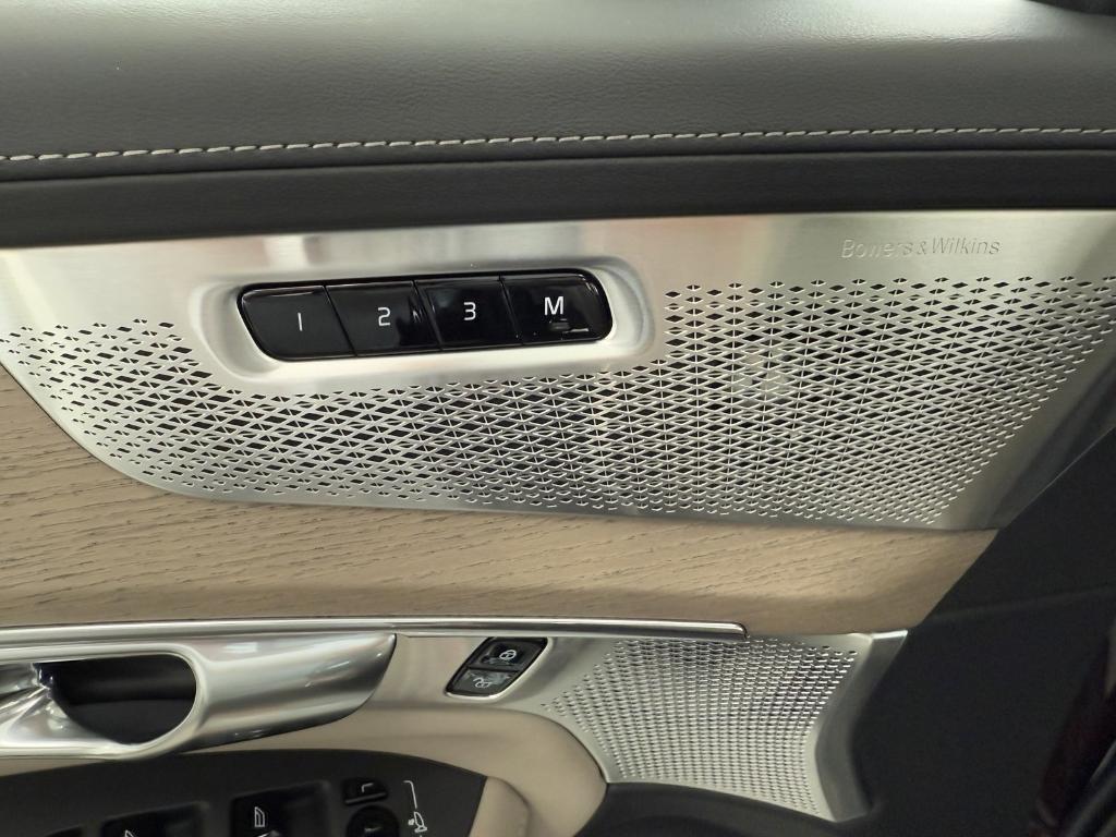 new 2025 Volvo XC90 car