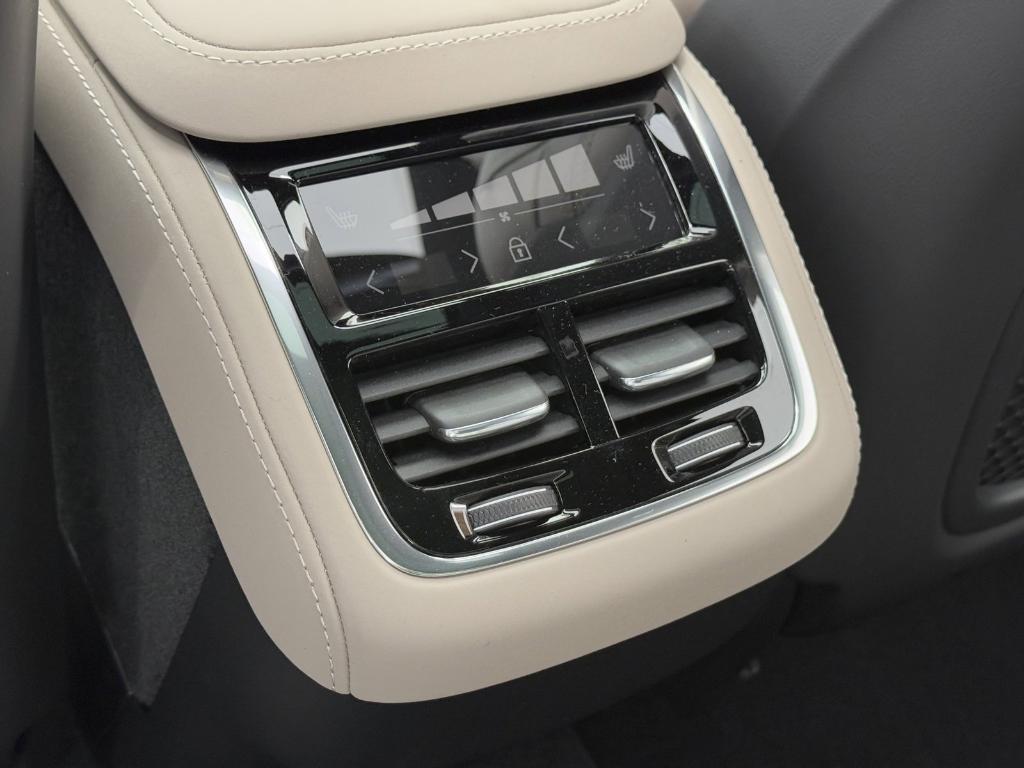 new 2025 Volvo XC90 car