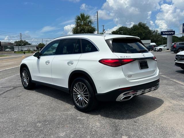 new 2024 Mercedes-Benz GLC 300 car