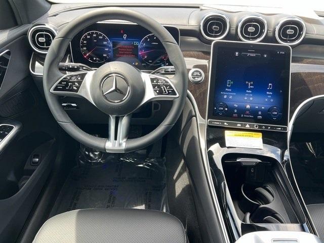 new 2024 Mercedes-Benz GLC 300 car