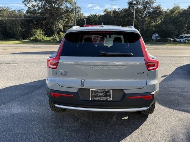 new 2025 Volvo XC40 car