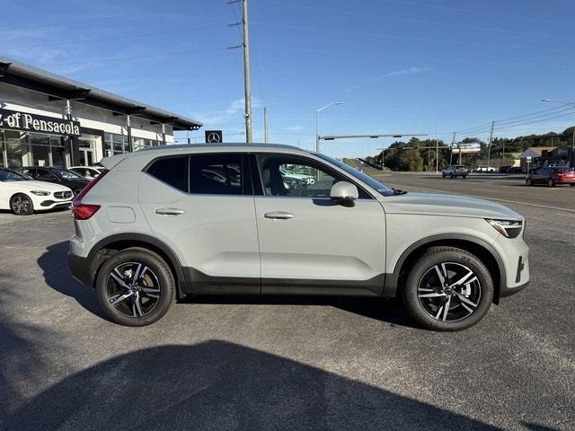 new 2025 Volvo XC40 car