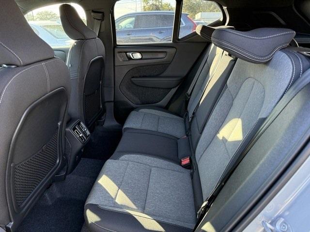 new 2025 Volvo XC40 car