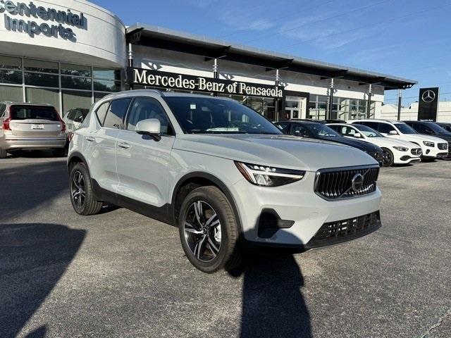 new 2025 Volvo XC40 car