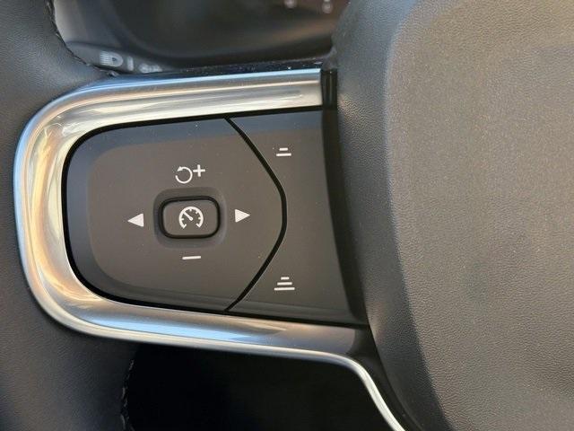 new 2025 Volvo XC40 car